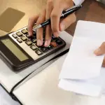 Money Habits of People Who Never Stress About Bills